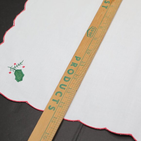 Vintage Christmas Scalloped Square White Napkins Embroidered Holly Holiday  x 6 - Picture 10 of 11